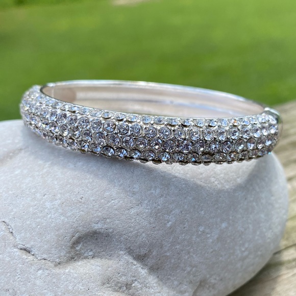 Crystal adorned silver plated hinge bracelet - Picture 3 of 16